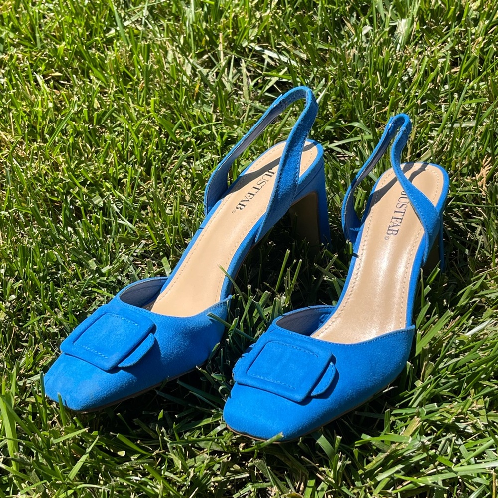 Size 8 JUSTFAB Pumps color Parisian Blue